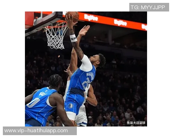 爱德华兹精准传球助攻戈贝尔轻松扣篮破包夹防守